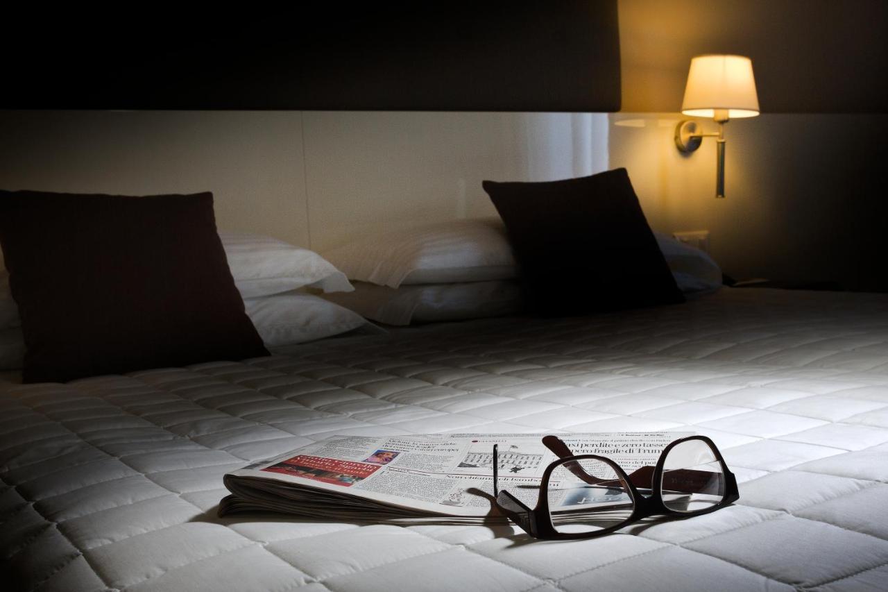 Hotel Desenzano Desenzano del Garda Luaran gambar